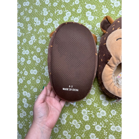 Squishmallows Brown Winking Hedgehog Slippers in Size‎ Kids 4-5 - Picture 6 of 6